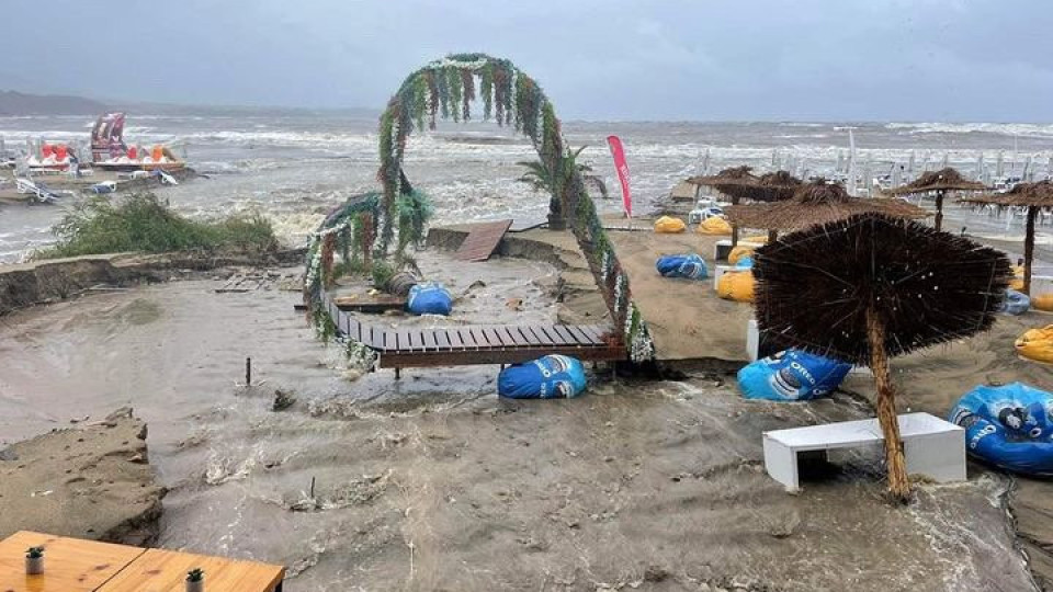 Дават по 15 хил. лв. на почернени от потопа по Черноморието | StandartNews.com