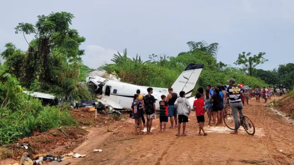 Ад в небето. 14 загинаха в самолет | StandartNews.com