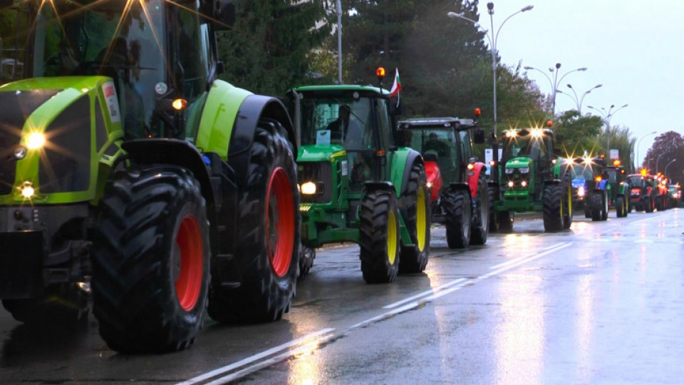 Напрежението расте! Трактори блокират държавата | StandartNews.com