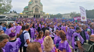 Напрежение на миньорския протест в София, полицията се намеси