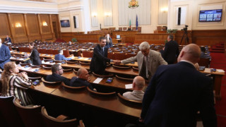 Парламентът се събира извънредно! Има ли напрежение