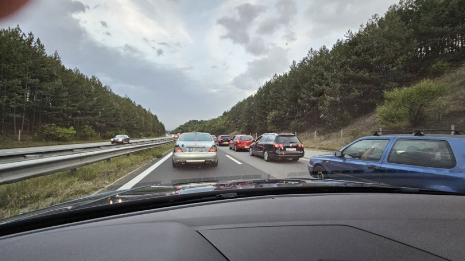 Страшна тапа на магистрала Тракия към София, джигити се провряха | StandartNews.com