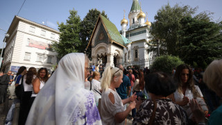 Заподозряха политическа игра в затварянето на Руската църква