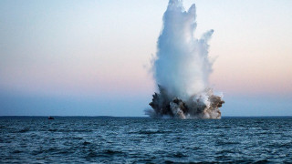 Ужас близо до България! Кораб удари мина в Черно море