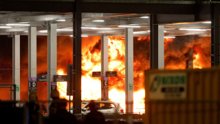 Жесток пожар затвори лондонско летище, щетите са големи