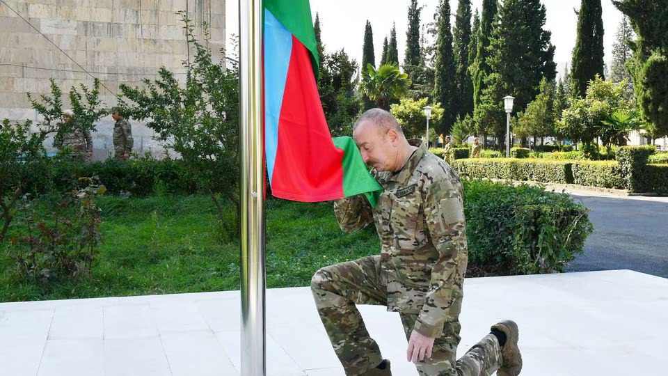 Знамето на Азербайджан се развя над Нагорни Карабах | StandartNews.com