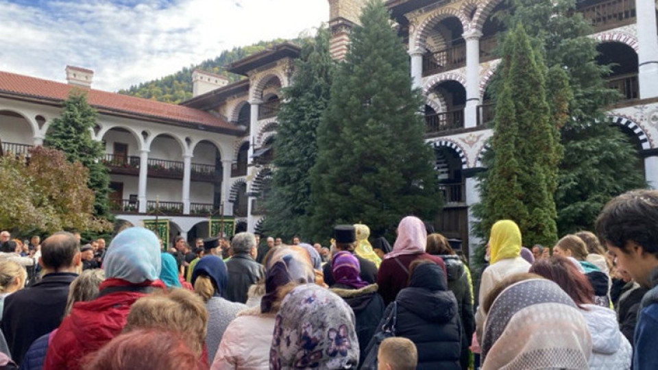 Покровителят на България препълни Рилския манастир | StandartNews.com