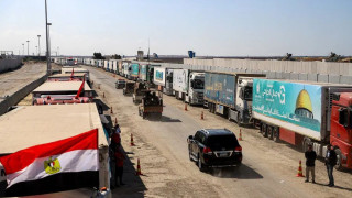 Извънредно! Камиони с хуманитарна помощ навлизат в Газа
