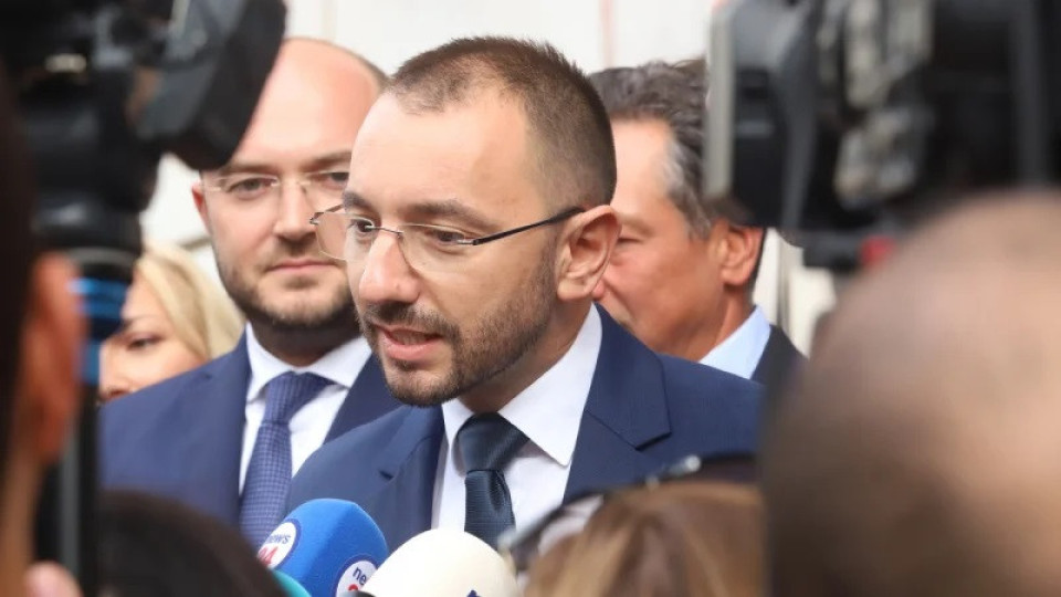 Хекимян с обещание: 50% увеличение на заплатите на непедагогическия персонал и медицинските сестри в учебните заведения | StandartNews.com