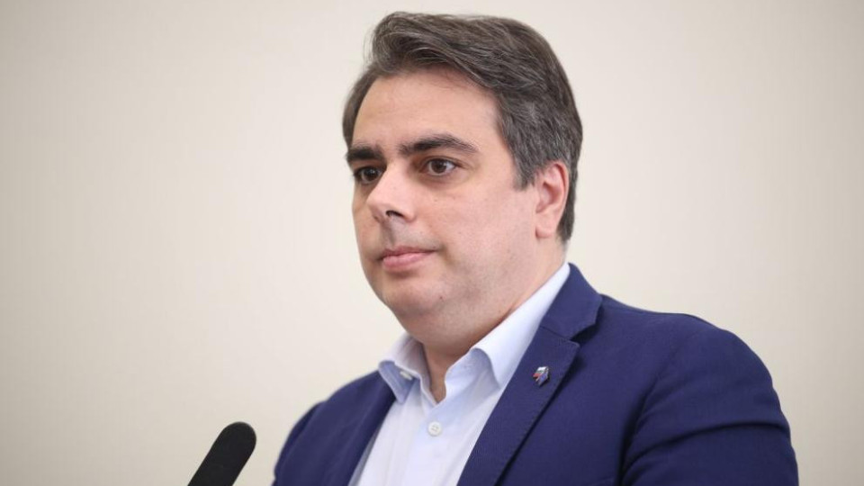 Асен Василев с нов коментар за "Лукойл". Отговори на Борисов | StandartNews.com