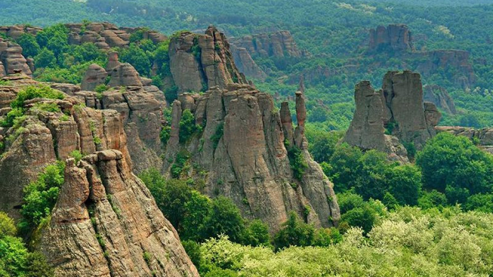 Защо Белоградчишките скали са червени? | StandartNews.com