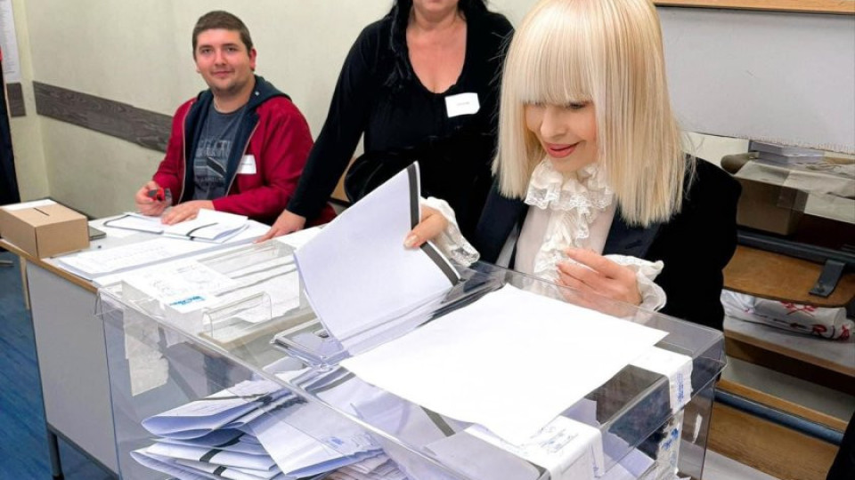 Лили Иванова си тръгна с изненада от изборната секция | StandartNews.com