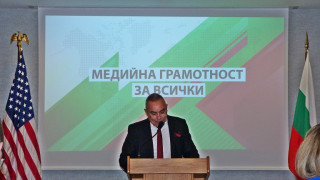 Mинистър в битка с фалшивите новини