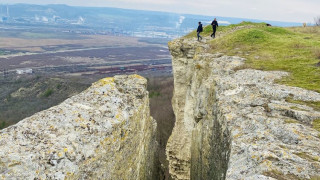 Стълбище в скала води до нещо уникално