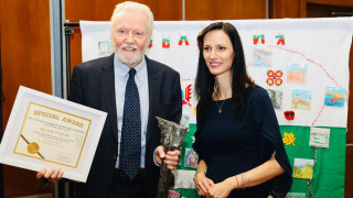 Холивудска звезда получи българска награда от Мария Габриел
