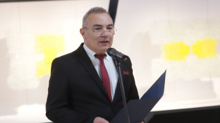 Министър Кръстев отличи културни дейци с наградата "Златен век"