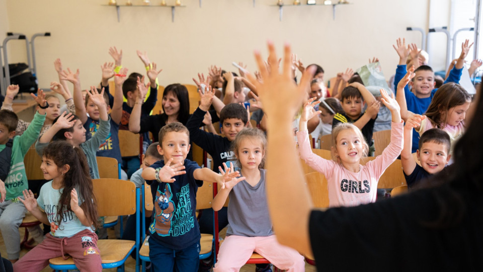 Близо 200 деца от Видин, Ловеч и Габрово учат жестов език чрез театър | StandartNews.com
