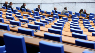 Парламентът остана без кворум, депутатите заети с друго