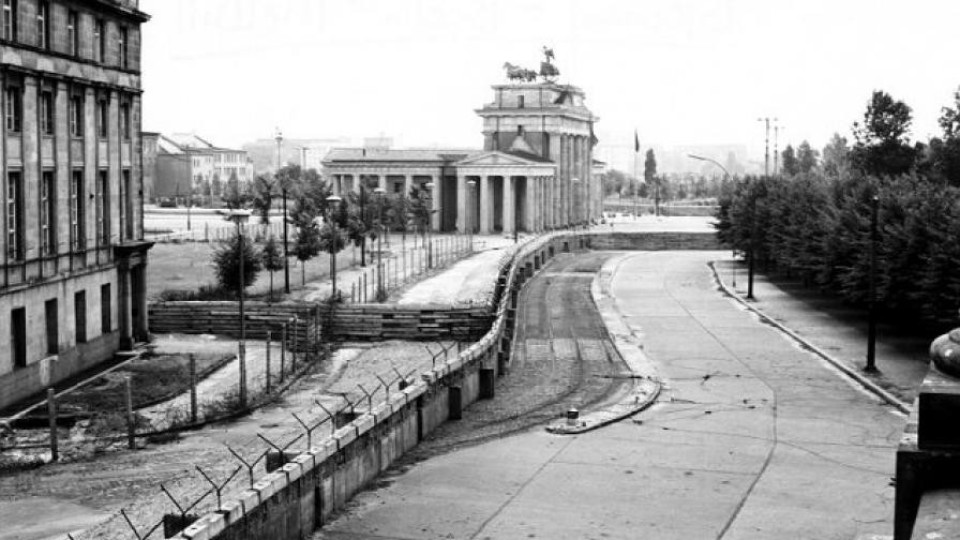 Падането на Берлинската стена. Интересни факти | StandartNews.com