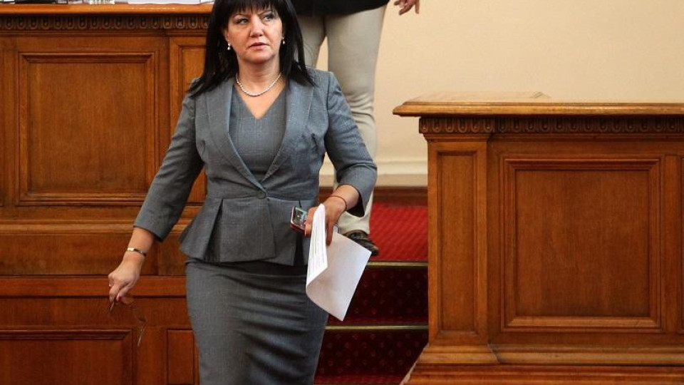 Шеф на парламента проплака за баща си и разнищи Костадинов | StandartNews.com