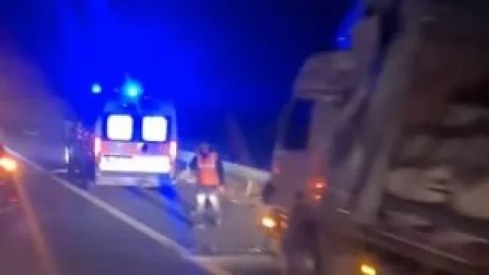 Зловеща катастрофа с камиони и линейка. "Тракия" блокирана | StandartNews.com