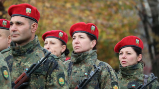 Окончателно! Увеличиха заплатите на военните