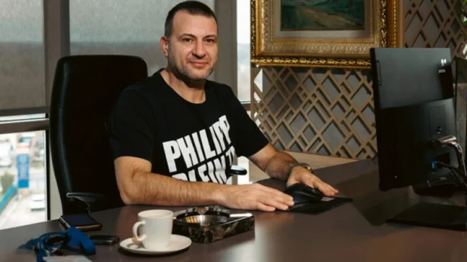 Голям бизнесмен подкара уникална кола. Единствена е в България (СНИМКИ) | StandartNews.com