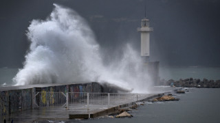 Ураганът "Фредерик" вдигна над 5 метра вълни. Кога свършва ужасът
