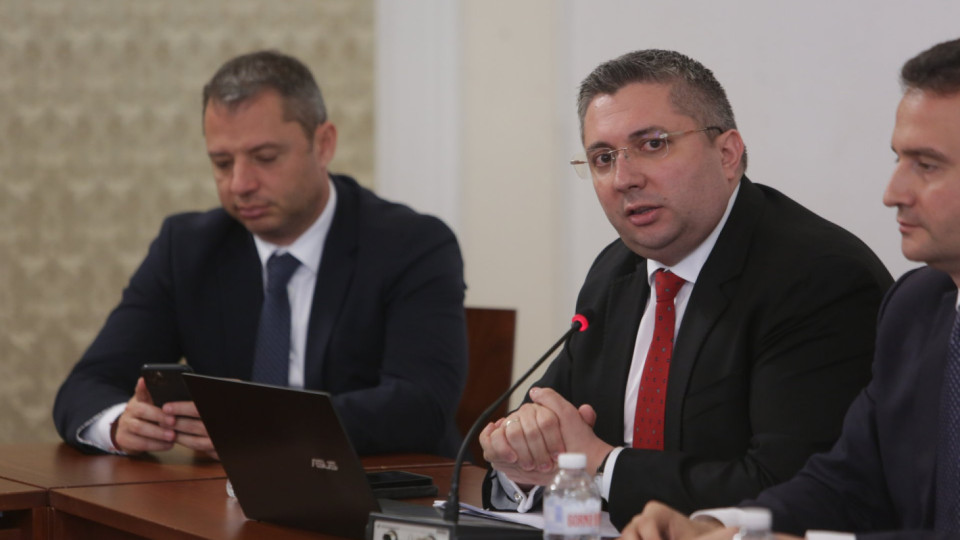 Бивш министър от ГЕРБ осъди за клевета Антон Кутев | StandartNews.com