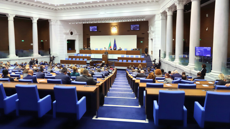 Парламентът отхвърли вота на недоверие, кабинетът оцеля | StandartNews.com