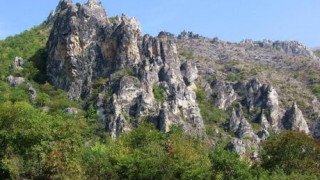 Каньон "Шегава", разкрива единично стоящи скали