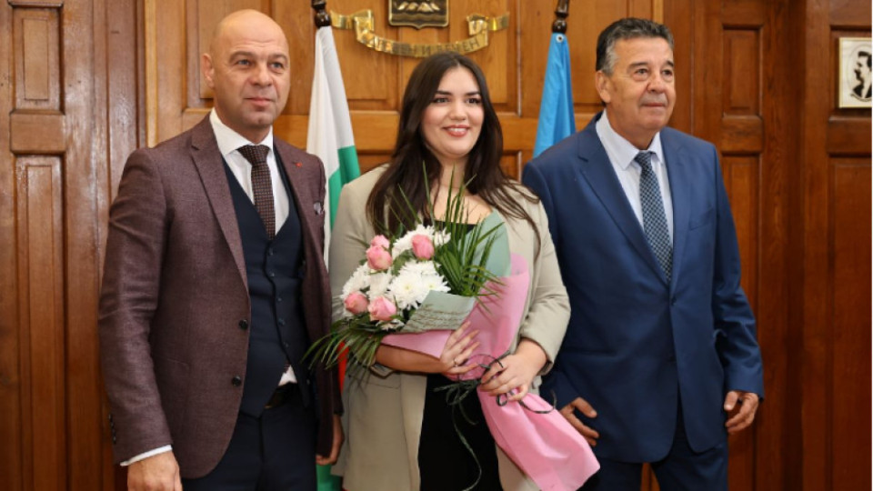Виктория Радева получи почетен приз от кмета на Пловдив | StandartNews.com