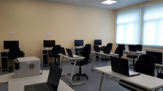 Заради бомби! Евакуират 300 училища