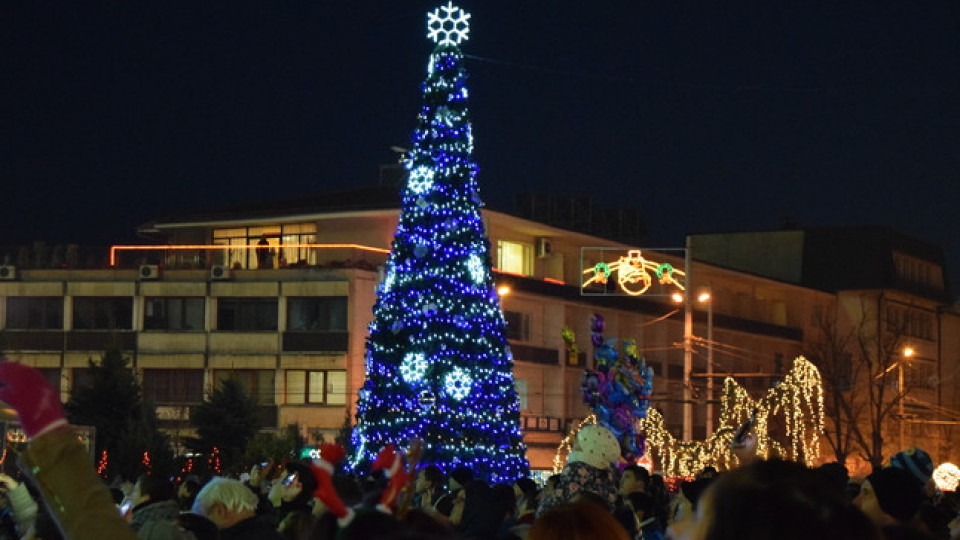 Коледен спектакъл в Казанлък | StandartNews.com