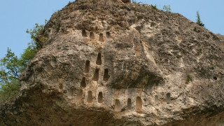 Мистерията на Родопите! Скални ниши издълбани по тавана