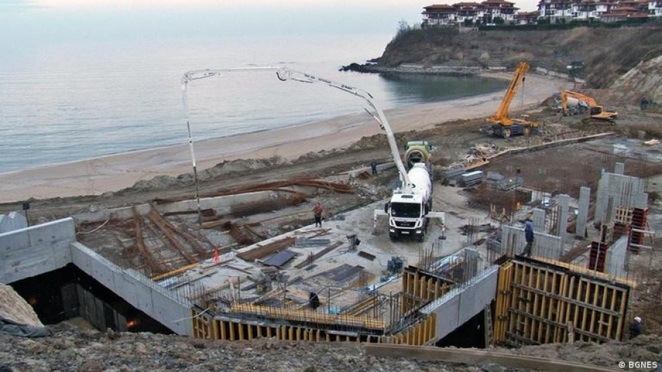 Край на бетона по морето! Пеевски, Борисов, Петков и Иванов с общ закон | StandartNews.com