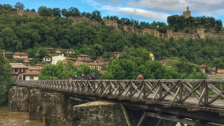 Мостът свързващ две от най-големите атракции на Велико Търново