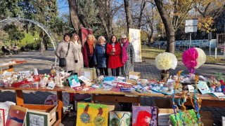 Дамите от „Зонта клуб Стара Загора“ с благотворителен базар „С любов към децата със специални нужди“