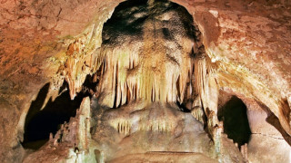 Пещерата, която пази тайнствени лабиринти от праисторията