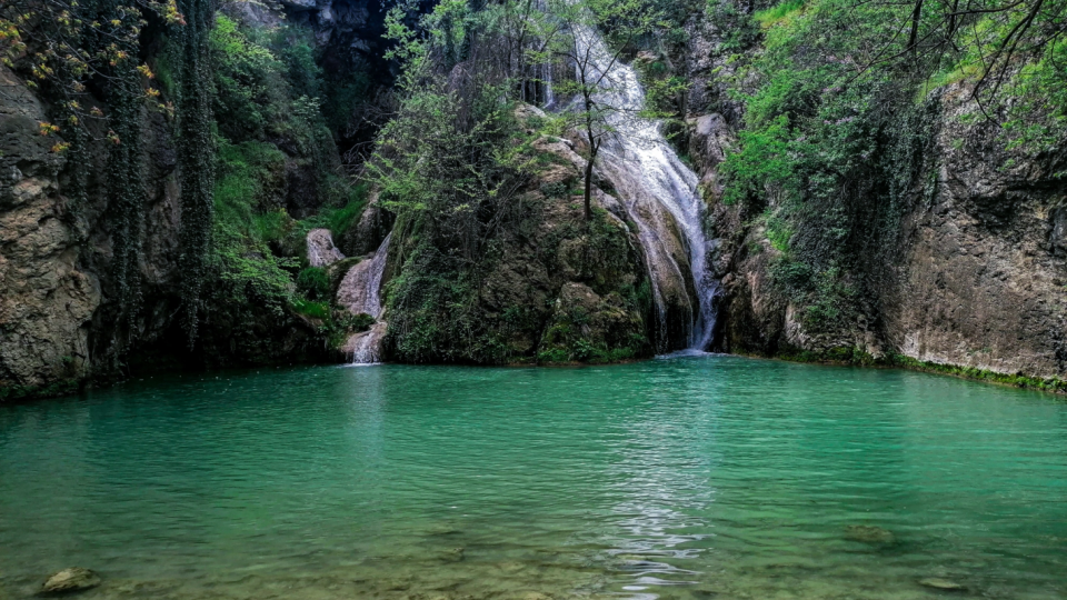 Атракция слиса туристи. Местните го наричат Златният водопад | StandartNews.com