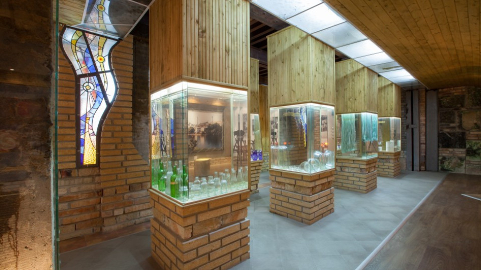 Легендарен завод стана музей на стъклото | StandartNews.com