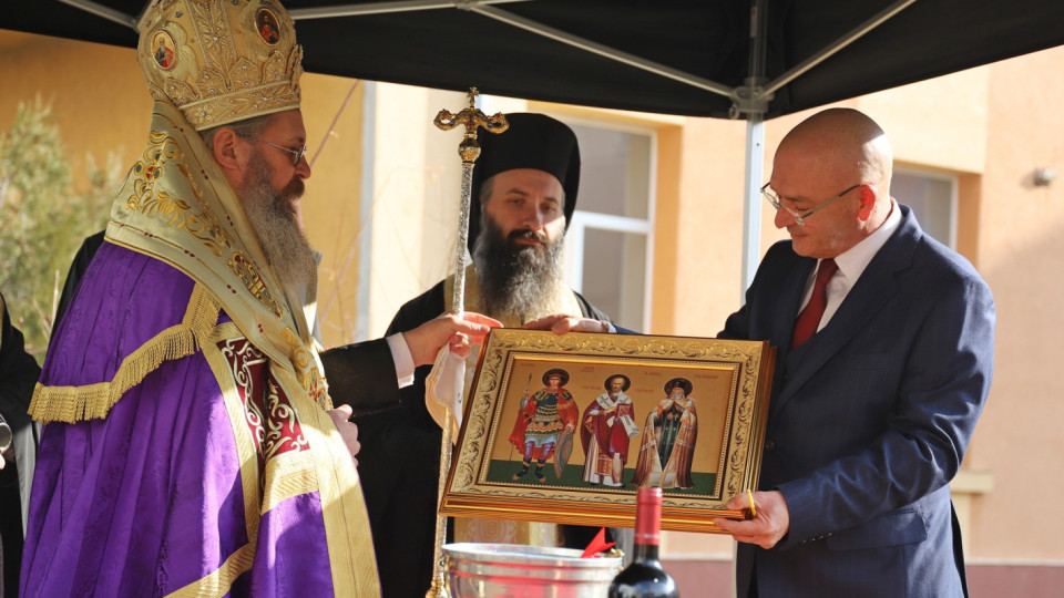 Строят православен храм в двора на Военна болница | StandartNews.com
