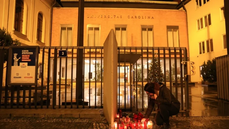 Ужасът в Прага! Сълзи и ден на траур | StandartNews.com