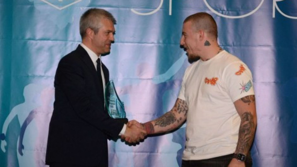 Наградиха с почетен приз спортист от Варна | StandartNews.com