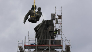 Стана ясно къде отиват фигурите от Паметника на Съветската армия