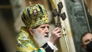 Патриарх Неофит: Нека молим Раждащия се днес Богомладенец за дара на любовта