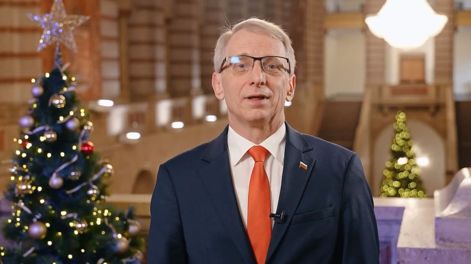 Премиер и президент с поздрав към българите за Рождество | StandartNews.com