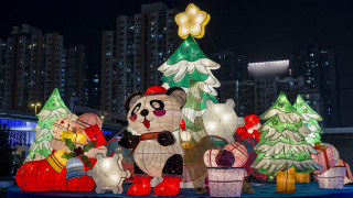 С радост, но и с опасения посрещат Коледа в Китай