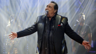 Гърция се прощава с най-великия си певец
