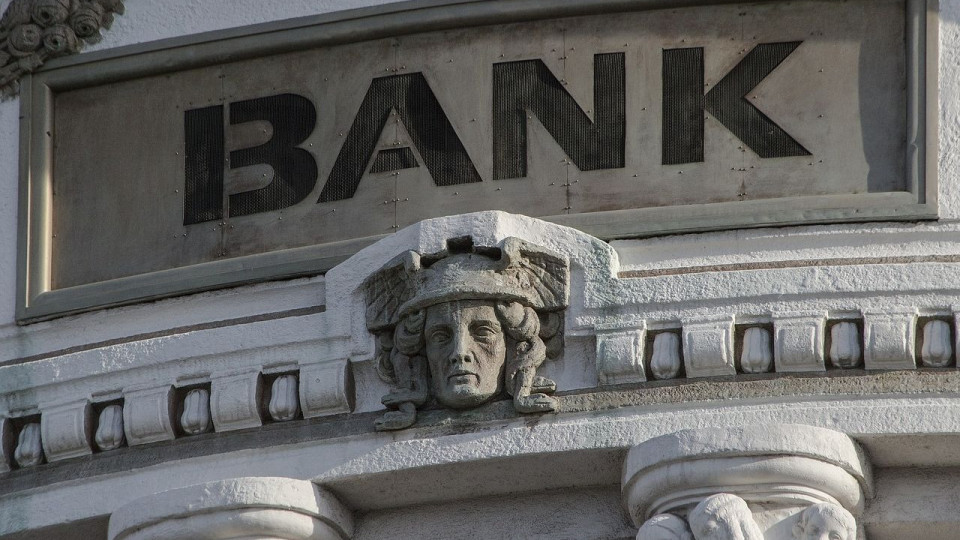 Файненшъл таймс разсипа банките по света, тъжна статистика | StandartNews.com